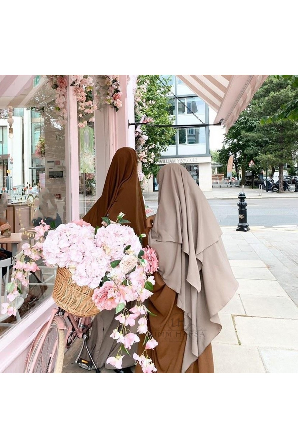 Dreieckiger Khimar mit 2 Schleiern von Umm Hafsa-Hijab & Khimar-Safwa Boutique