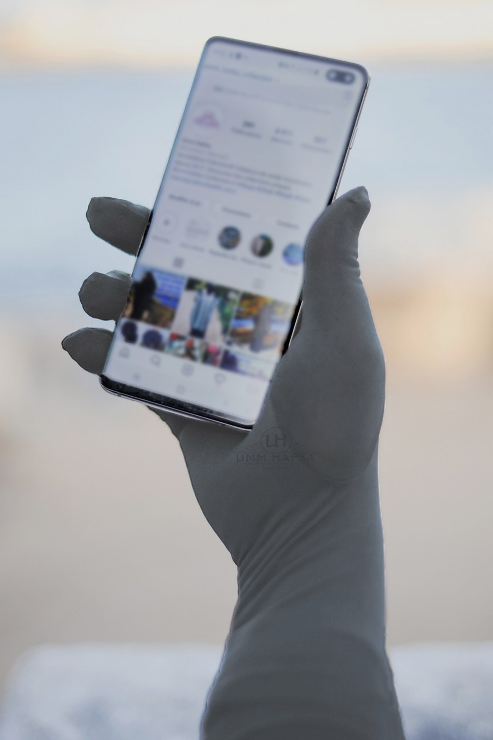 Umm Hafsa Touchscreen Gloves – Extra Long-Socks & Gloves-Safwa Boutique