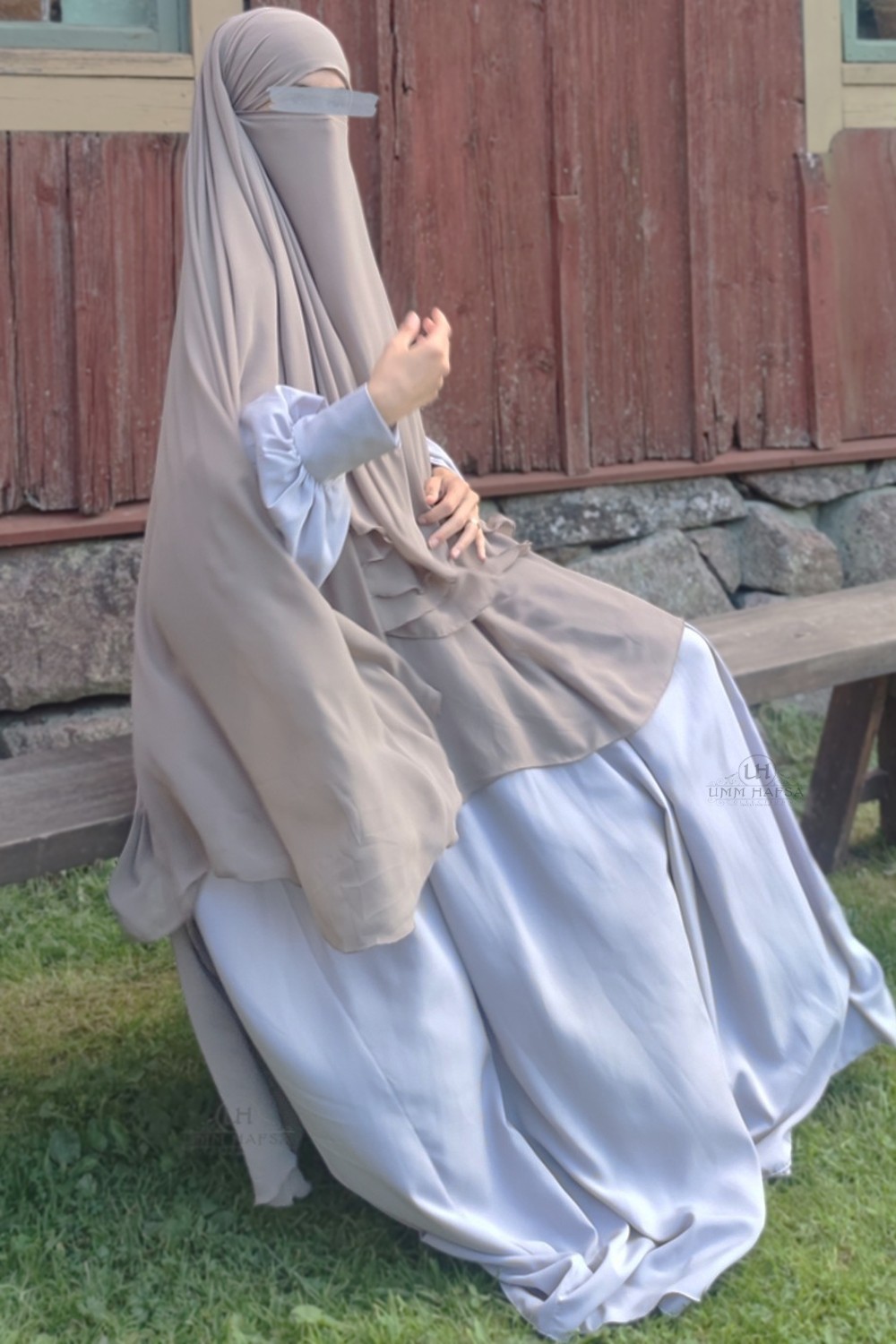 Abaya con clips Hafsa de Umm Hafsa-Abaya & Robe-Safwa Boutique