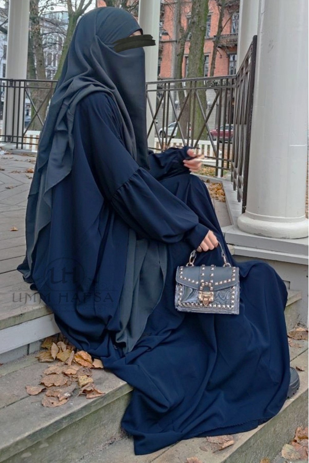 Hafsa abaya med clips från Umm Hafsa-Abaya & Robe-Safwa Boutique