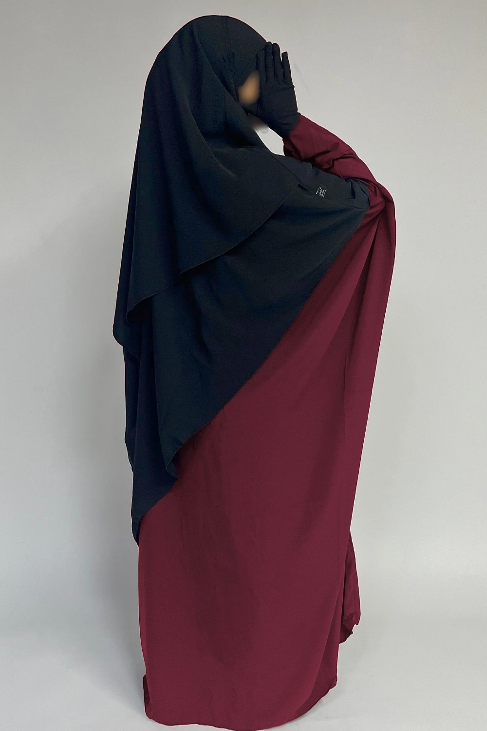 Hafsa abaya met clips van Umm Hafsa-Abaya & Robe-Safwa Boutique