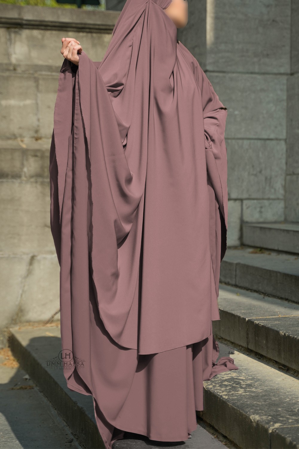 Stor abaya – Umm Hafsa-Abaya & Robe-Safwa Boutique