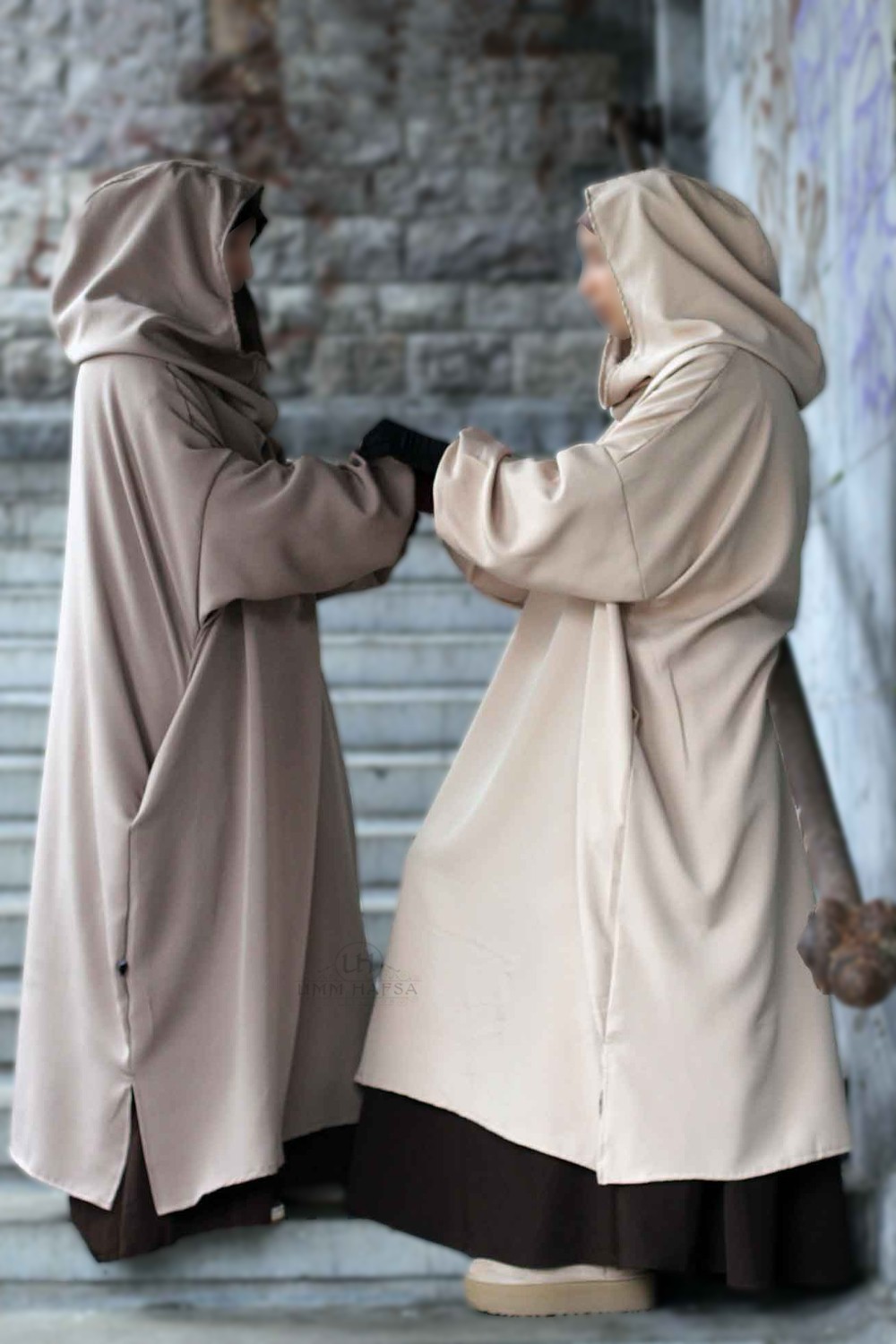 Sobre Abaya Hafsa por Umm Hafsa-Gilet & Manteaux-Safwa Boutique