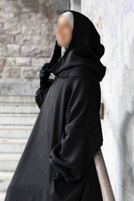 Over Abaya Hafsa door Umm Hafsa-Gilet & Manteaux-Safwa Boutique