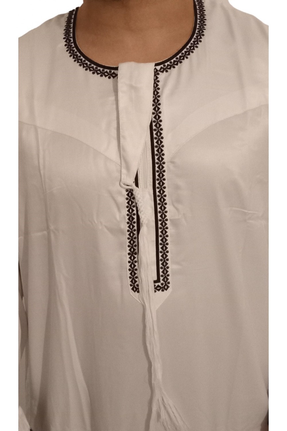 Omani Qamis i verdifull satengstoff - Sultan-Qamis Homme-Safwa Boutique