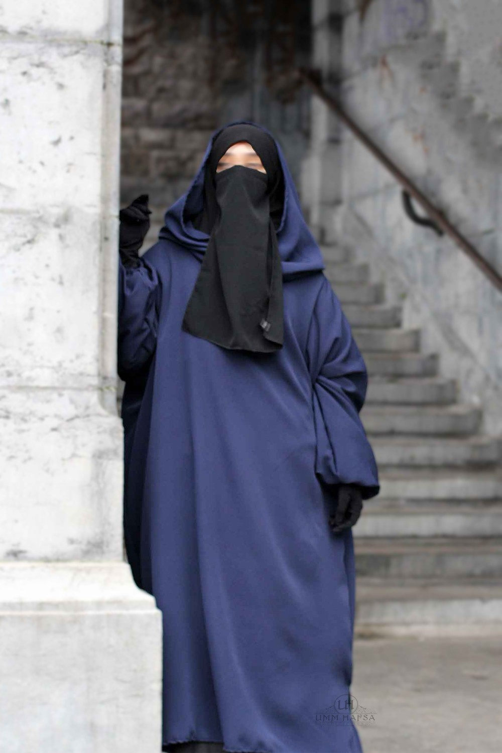 Om Abaya Hafsa av Umm Hafsa-Gilet & Manteaux-Safwa Boutique