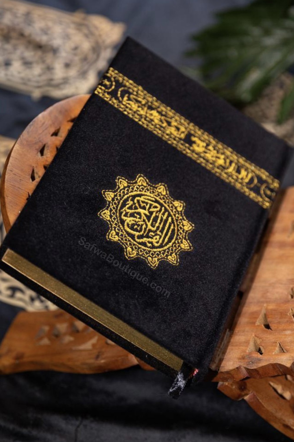 Corán Árabe Kaaba – Cubierta de Terciopelo Negro con Bordado Dorado – Mushaf Uthmani – Hafs – 14×20 cm-القرءان – Corán-Safwa Boutique