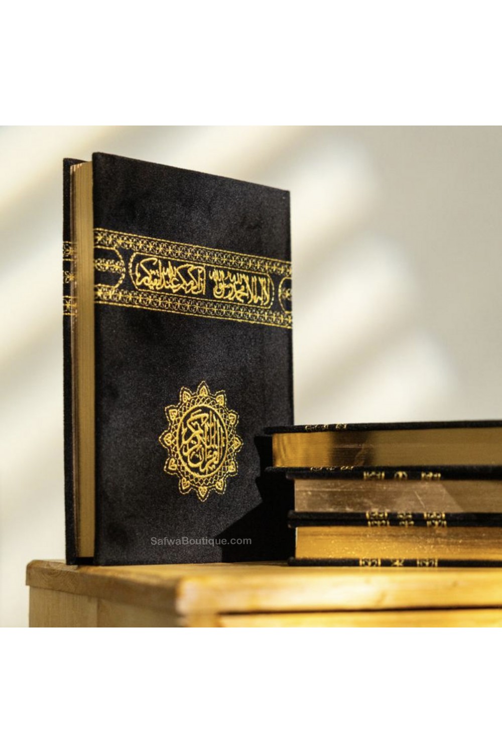 Corán Árabe Kaaba – Cubierta de Terciopelo Negro con Bordado Dorado – Mushaf Uthmani – Hafs – 14×20 cm-القرءان – Corán-Safwa Boutique